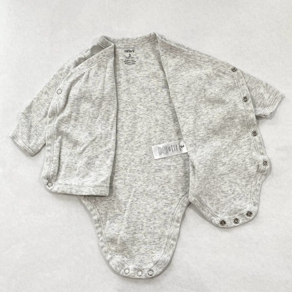 Set of Long Sleeve Onesie bodysuits by Carter's 100% Cotton - Picture 8 of 16